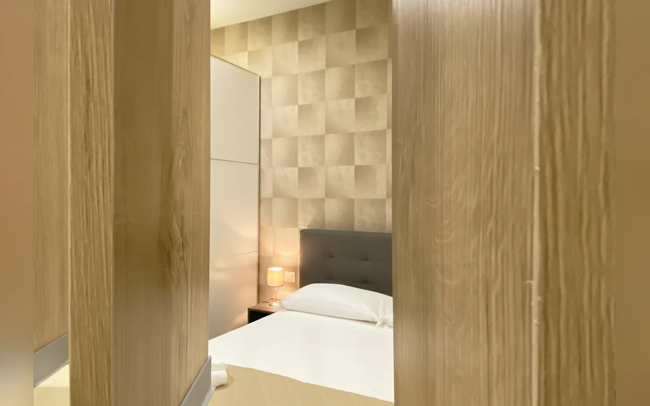 Camera con bagno privato — Sami B&B, Taranto (Puglia) (foto 19)