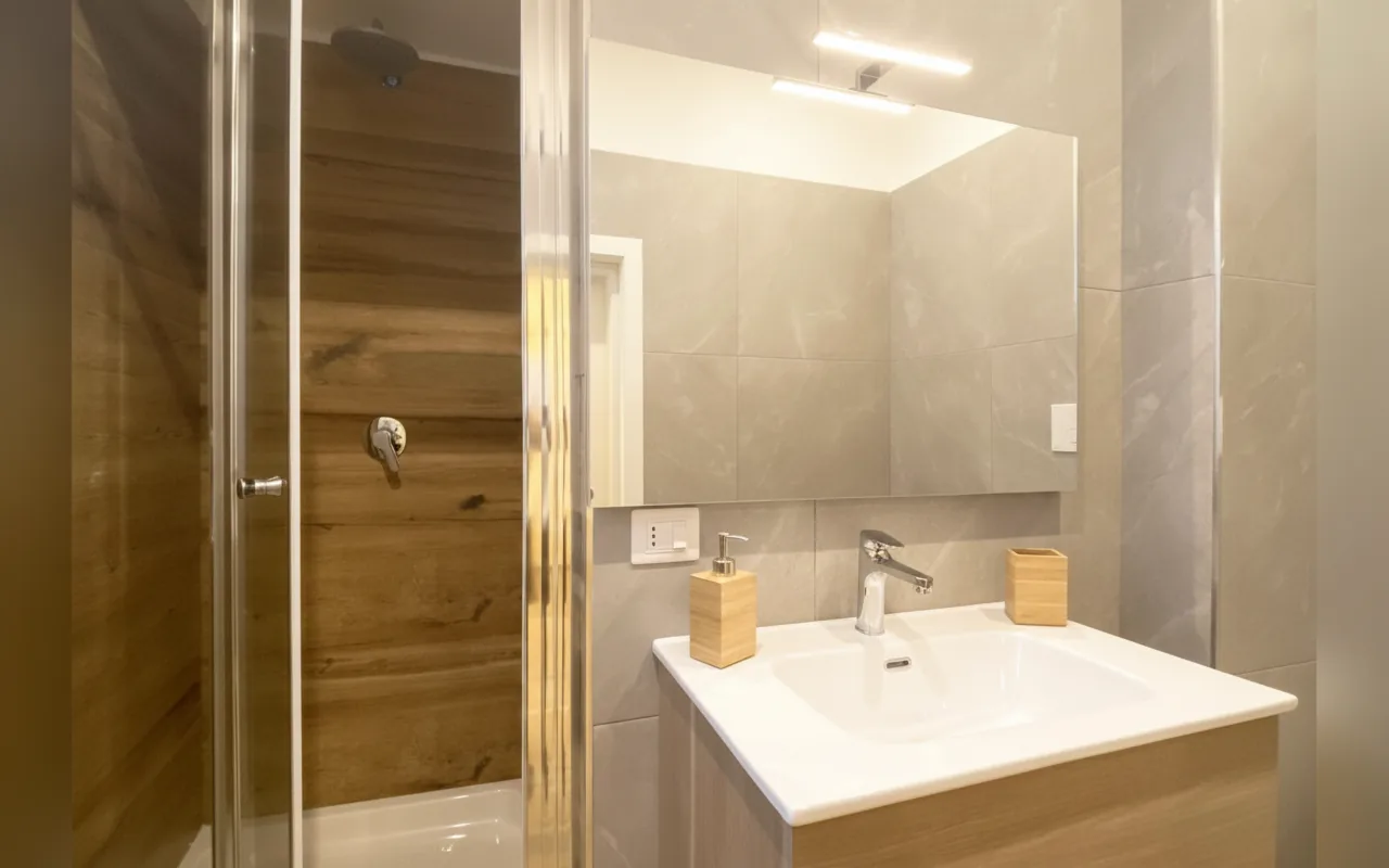 Camera con bagno privato — Sami B&B, Taranto (Puglia) (foto 24)